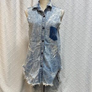 Thrill size XL 80’s vibe acid wash Denim sleeveless with raw hem ‎ edgy rocker